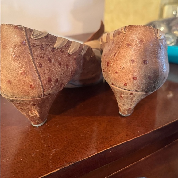 Vintage Ostrich Italian Shoe with Soft Leather Trim with Bow - Picture 3 of 6